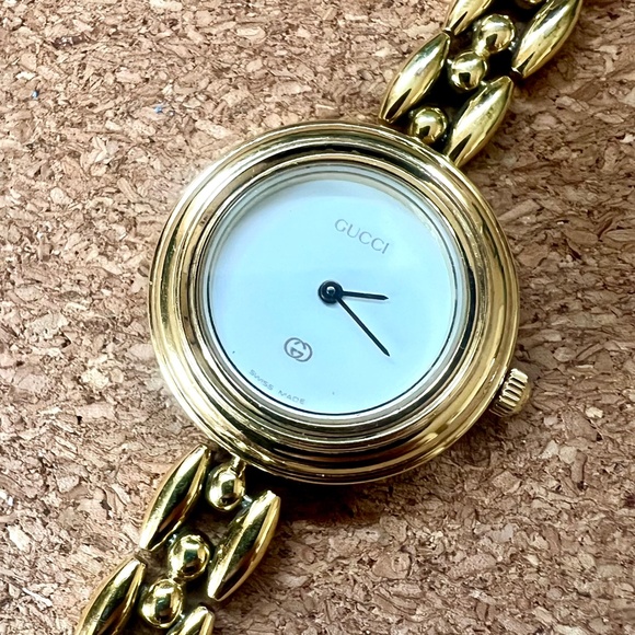 Gucci 1100L Women’s Gold Plated Watch w/ Original Box & 5 Interchangeable Bezels - Picture 6 of 10